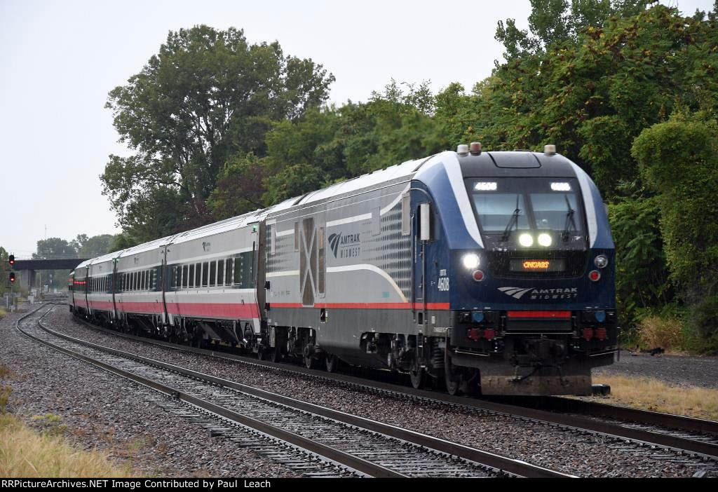 "Missouri River Runner" rolls east through the junction